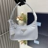 Một phiên bản nâng cấp, Hobo, Kenny, một túi nylon dành cho phụ nữ