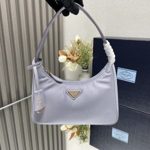 Một phiên bản nâng cấp, Hobo, Kenny, một túi nylon dành cho phụ nữ