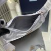 Một phiên bản nâng cấp, Hobo, Kenny, một túi nylon dành cho phụ nữ