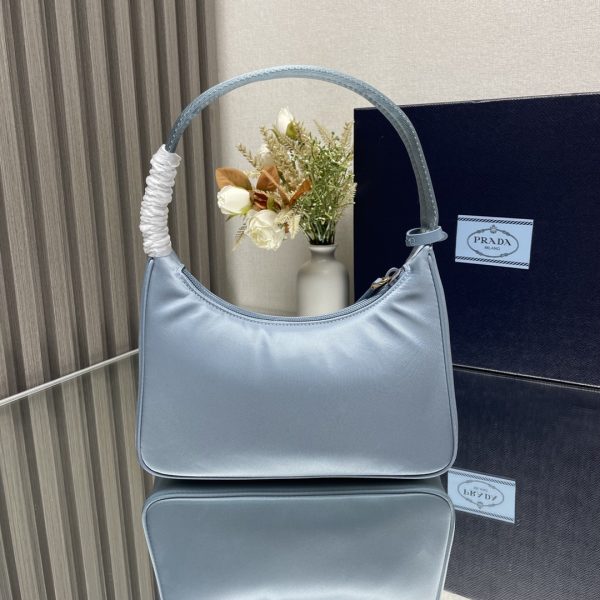 Một phiên bản nâng cấp, Hobo, Kenny, một túi nylon dành cho phụ nữ