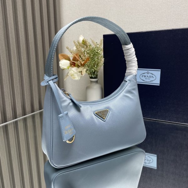 Một phiên bản nâng cấp, Hobo, Kenny, một túi nylon dành cho phụ nữ