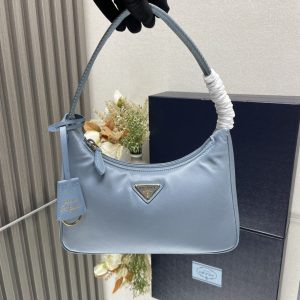 Một phiên bản nâng cấp, Hobo, Kenny, một túi nylon dành cho phụ nữ