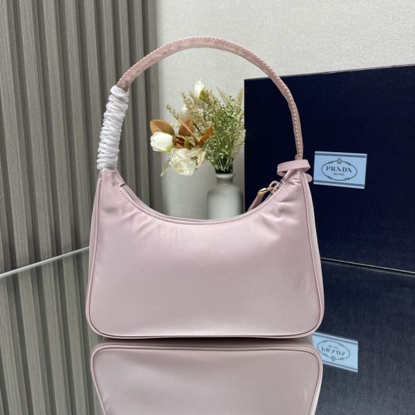 Một phiên bản nâng cấp, Hobo, Kenny, một túi nylon dành cho phụ nữ