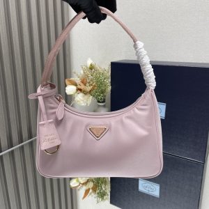 Một phiên bản nâng cấp, Hobo, Kenny, một túi nylon dành cho phụ nữ