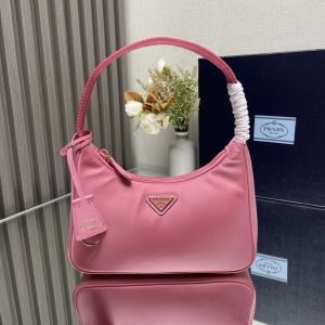 Một phiên bản nâng cấp, Hobo, Kenny, một túi nylon dành cho phụ nữ