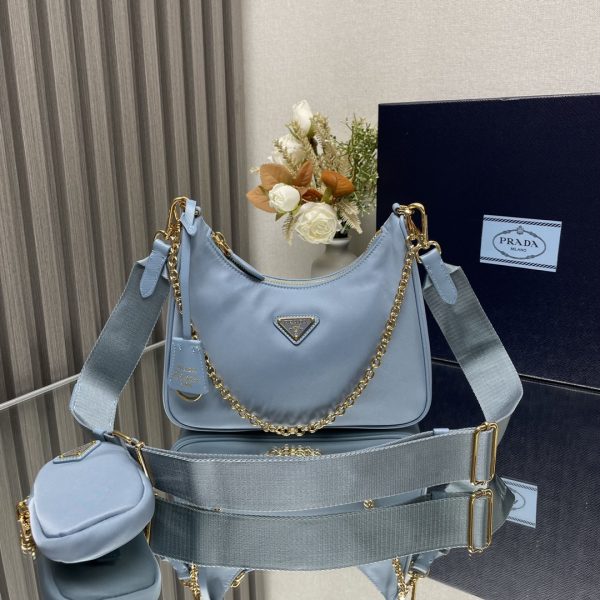chiếc túi mới của prada nylon hobo