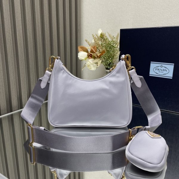chiếc túi mới của prada nylon hobo