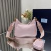 chiếc túi mới của prada nylon hobo