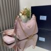 chiếc túi mới của prada nylon hobo