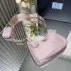 chiếc túi mới của prada nylon hobo