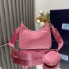 chiếc túi mới của prada nylon hobo