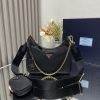 chiếc túi mới của prada nylon hobo