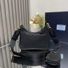 chiếc túi mới của prada nylon hobo