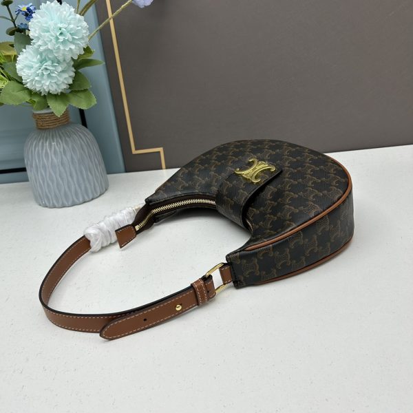Celine Selling túi vai một bộ đồ cổ mới ❤️