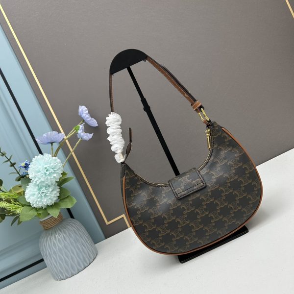 Celine Selling túi vai một bộ đồ cổ mới ❤️