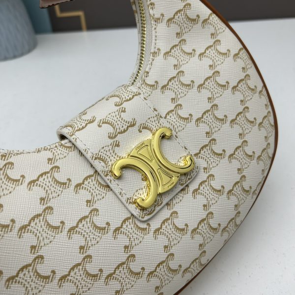 Celine Selling túi vai một bộ đồ cổ mới ❤️
