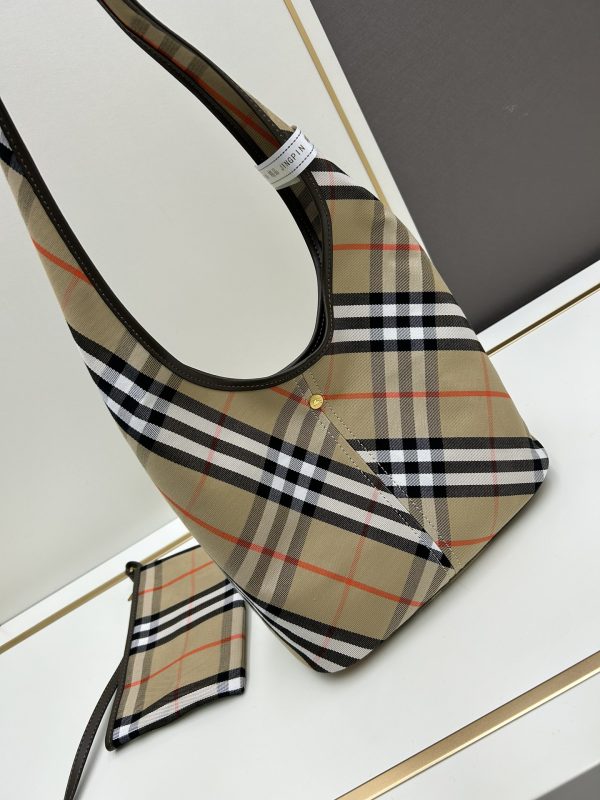 Burberry, chiếc giỏ mới nhất của quý cô