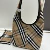 Burberry, chiếc giỏ mới nhất của quý cô