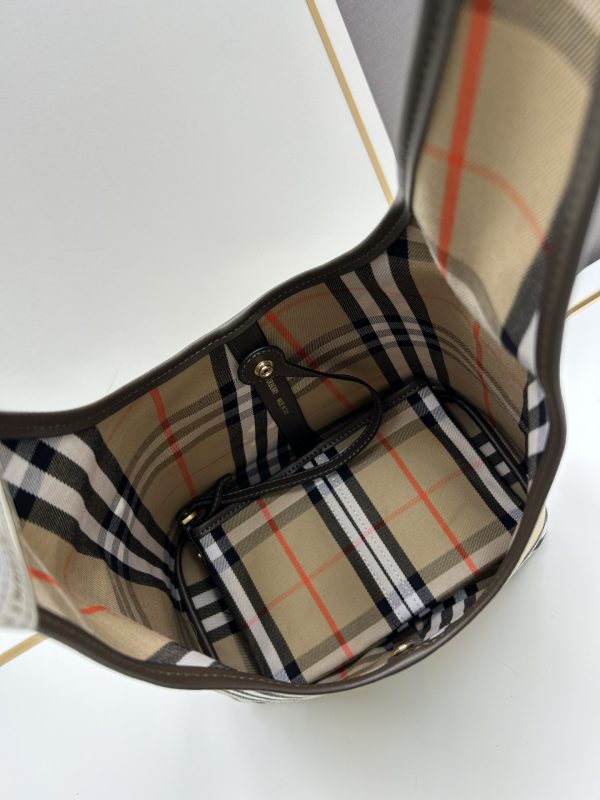 Burberry, chiếc giỏ mới nhất của quý cô