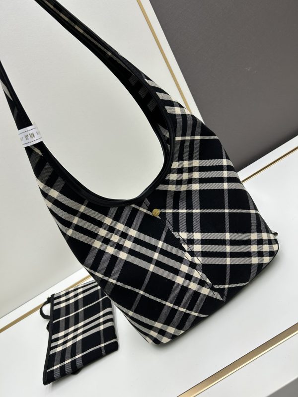 Burberry, chiếc giỏ mới nhất của quý cô