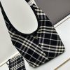 Burberry, chiếc giỏ mới nhất của quý cô