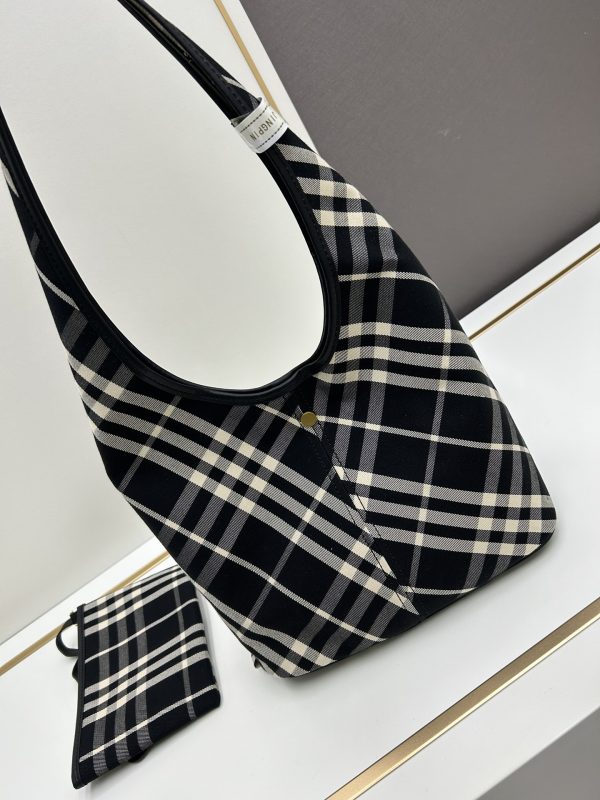 Burberry, chiếc giỏ mới nhất của quý cô