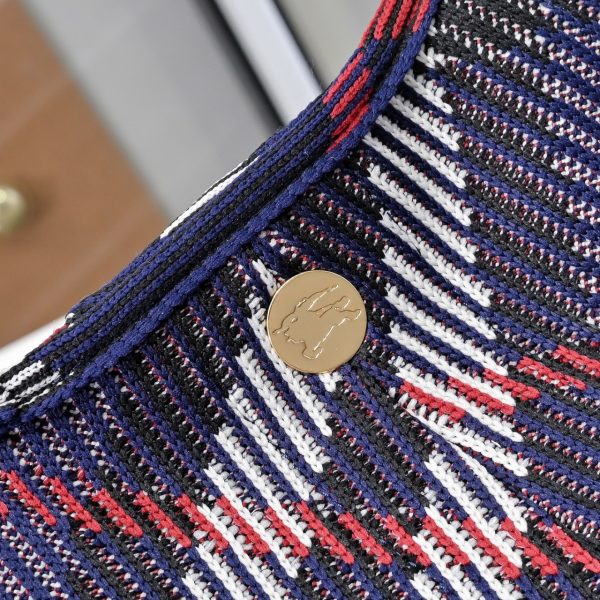 Đây là túi xách mới nhất của Burberry