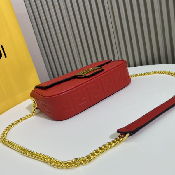 BAGUETTE handbag, delicate cowhide 3D relief double F.