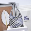 Đây là túi xách mới nhất của Burberry