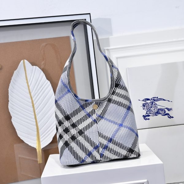 Đây là túi xách mới nhất của Burberry