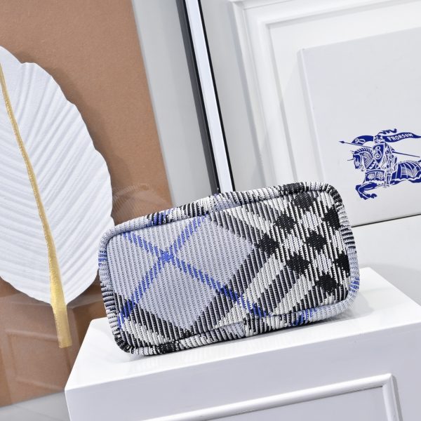 Đây là túi xách mới nhất của Burberry