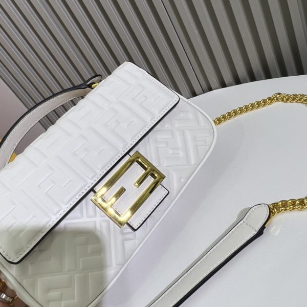 BAGUETTE handbag, delicate cowhide 3D relief double F.