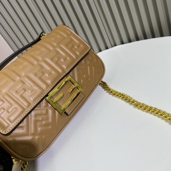 BAGUETTE handbag, delicate cowhide 3D relief double F.