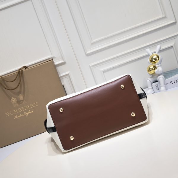 Burberry, ba cái đinh, một túi Tottenham