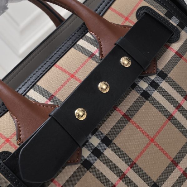 Burberry, ba cái đinh, một túi Tottenham