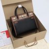 Burberry, chiếc túi xách mới tinh xảo “Title-Taylor”