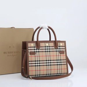 Burberry, chiếc túi xách mới tinh xảo “Title-Taylor”