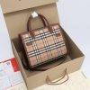 Burberry, chiếc túi xách mới tinh xảo “Title-Taylor”