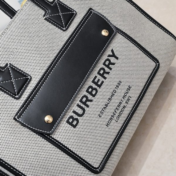 Burberry, hai màu vải vải bạt, da thú Freya Ý, túi Tottenham