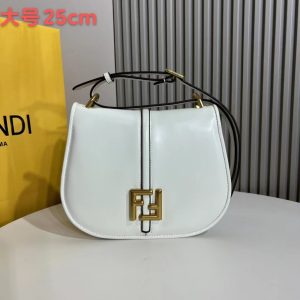 thiết kế có đường cong nữ tính, có nắp lật kéo dài, có logo FF kim loại