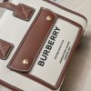 Ba lô Freya mới nhất của Burberry được làm bằng da và vải bông