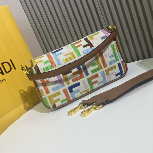 Bộ da đầu hiện tại 2022, chiếc túi mới nhất của Fendi
