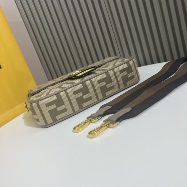 Bộ da đầu hiện tại 2022, chiếc túi mới nhất của Fendi