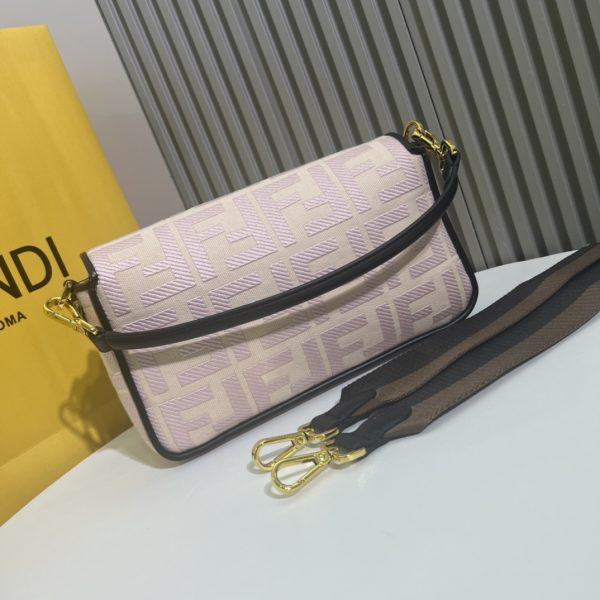 Bộ da đầu hiện tại 2022, chiếc túi mới nhất của Fendi