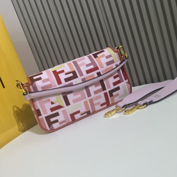 Bộ da đầu hiện tại 2022, chiếc túi mới nhất của Fendi
