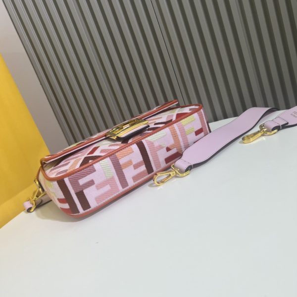 Bộ da đầu hiện tại 2022, chiếc túi mới nhất của Fendi
