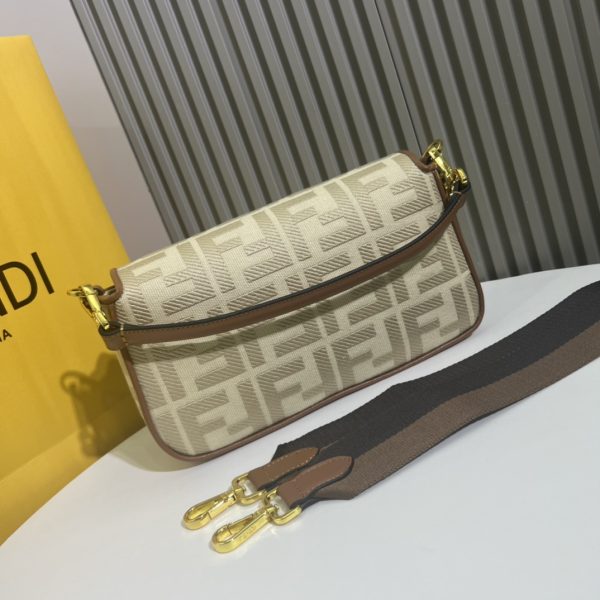 Bộ da đầu hiện tại 2022, chiếc túi mới nhất của Fendi