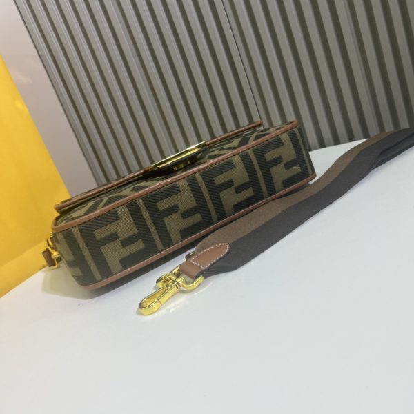 Bộ da đầu hiện tại 2022, chiếc túi mới nhất của Fendi