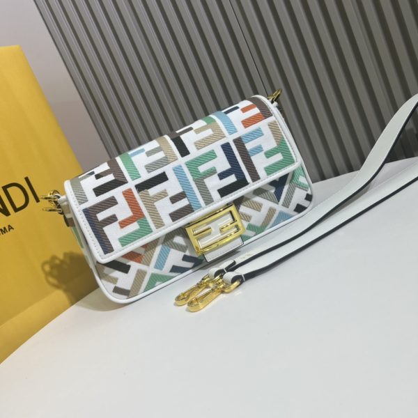 Bộ da đầu hiện tại 2022, chiếc túi mới nhất của Fendi