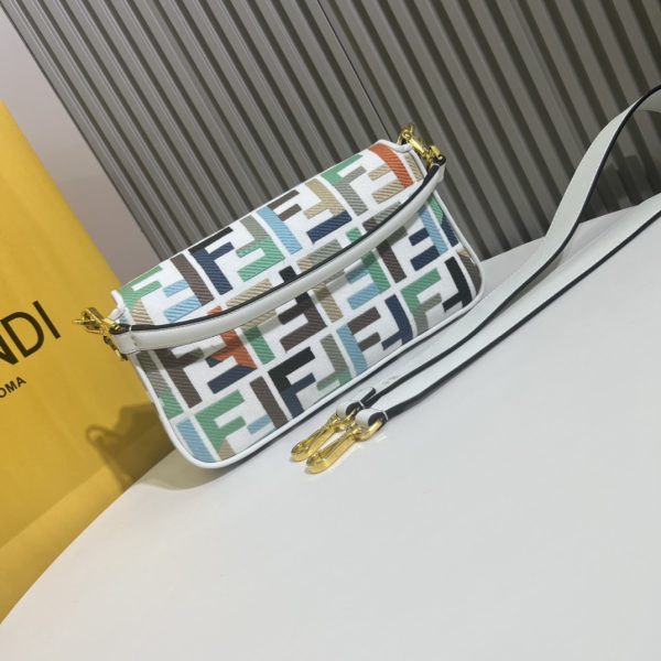 Bộ da đầu hiện tại 2022, chiếc túi mới nhất của Fendi